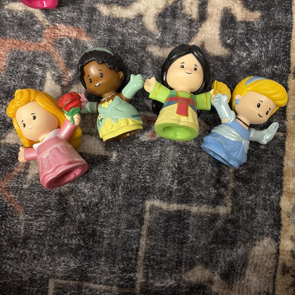 (4) Little People Princesses Castle - Sleeping Beauty Cinderella Tiana Mulana